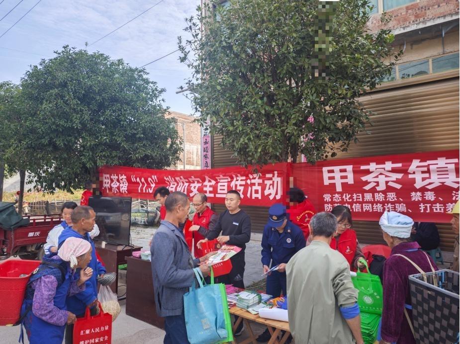 普法宣傳現(xiàn)場(chǎng).jpg 普法宣傳現(xiàn)場(chǎng).jpg