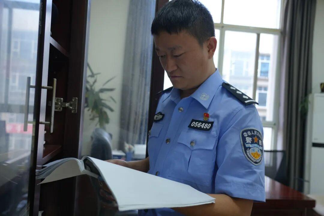 左舵：深山礪劍十年路，云端亮劍護(hù)安寧