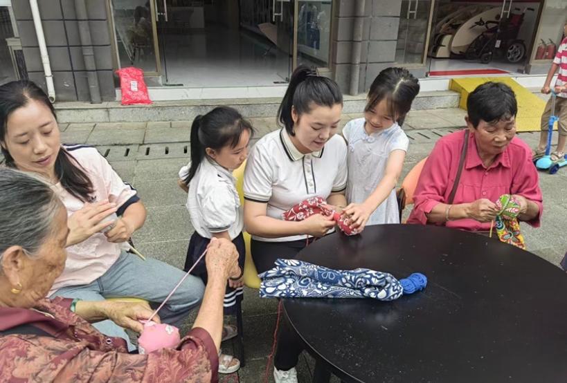 貴州持續(xù)探索黨建引領(lǐng)“專業(yè)社工+志愿服務(wù)”融合發(fā)展模式