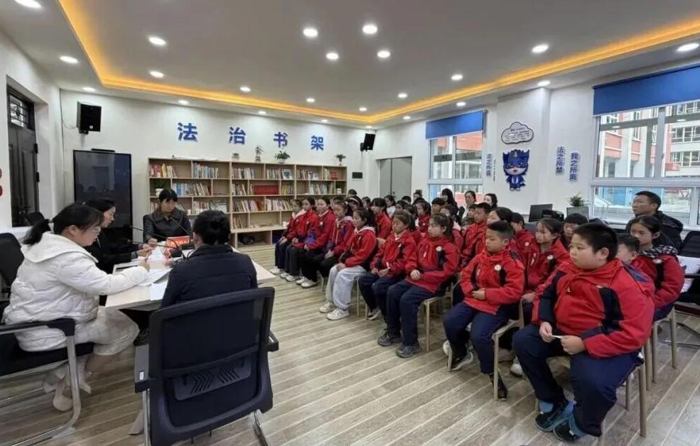 六盤(pán)水市水城區(qū)開(kāi)展“少年律師”觀摩模擬調(diào)解培訓(xùn)活動(dòng)