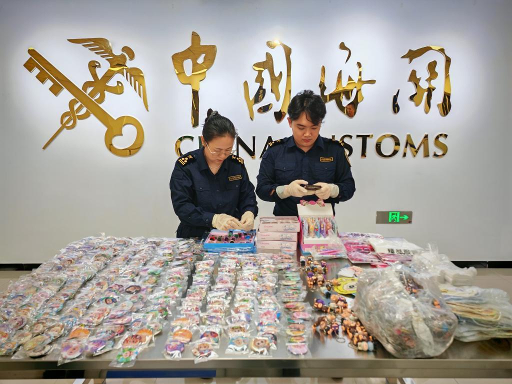 北京海關(guān)首次在郵遞渠道查獲侵犯知識(shí)產(chǎn)權(quán)“LABUBU”物品2028件