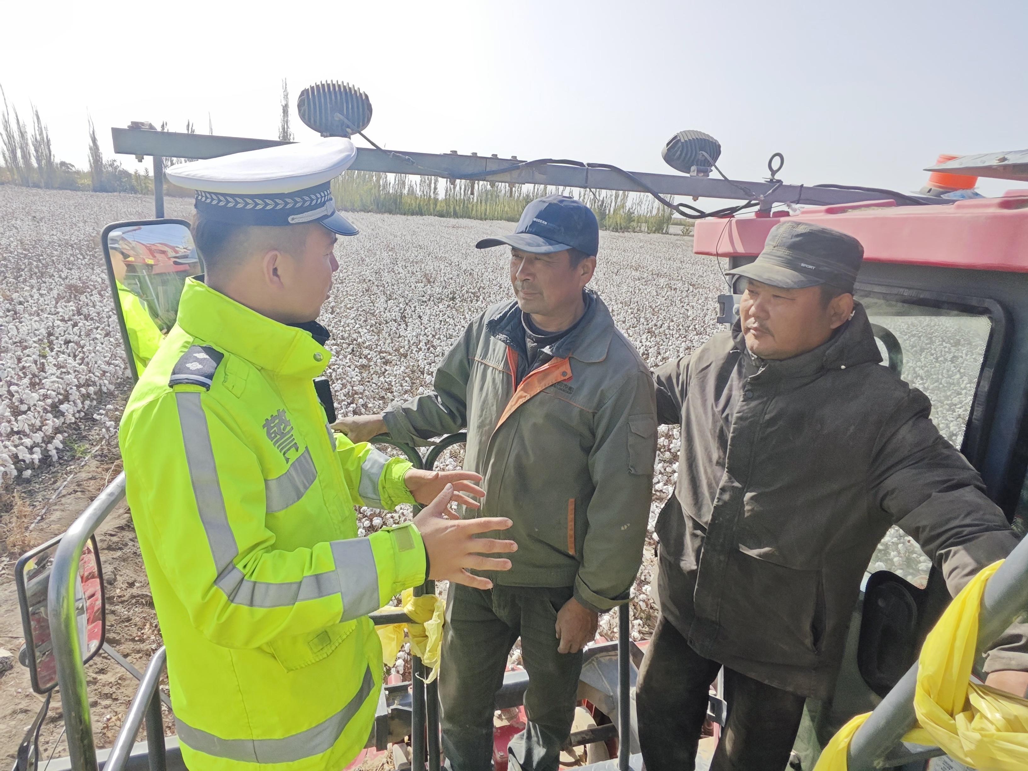 新疆庫爾勒：護航到棉田 上門送安全