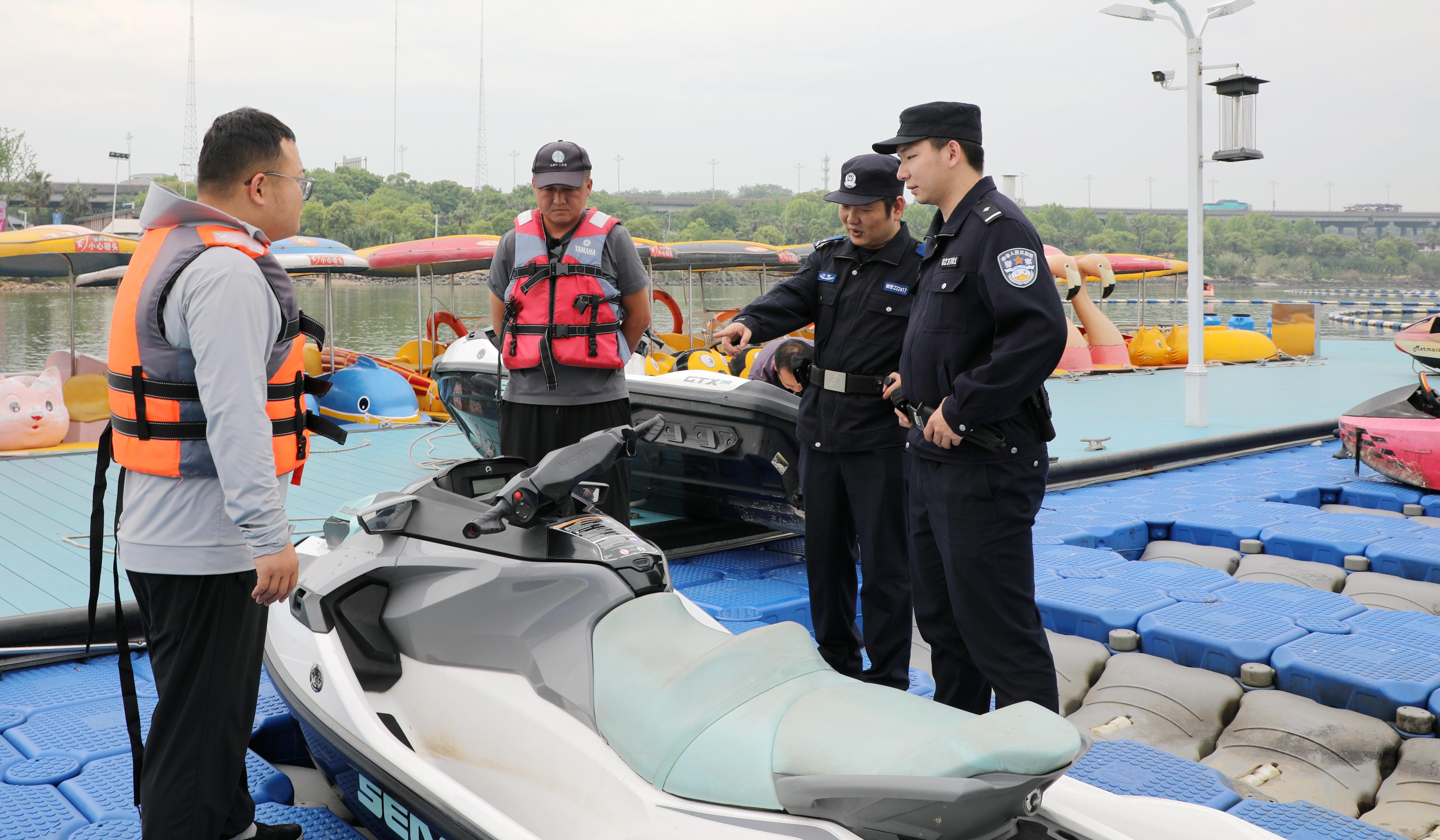 江西九江公安開(kāi)展水上娛樂(lè)設(shè)施安全專項(xiàng)檢查