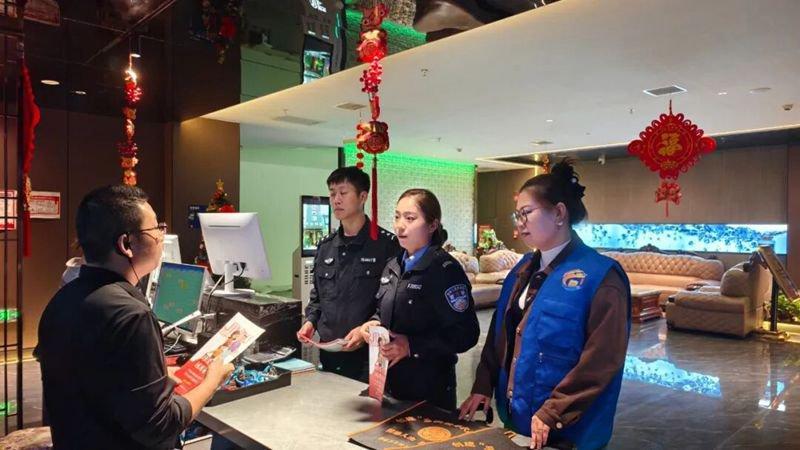 嘉峪關(guān)市公安局禁毒支隊(duì)深入開(kāi)展禁毒宣傳進(jìn)場(chǎng)所活動(dòng)