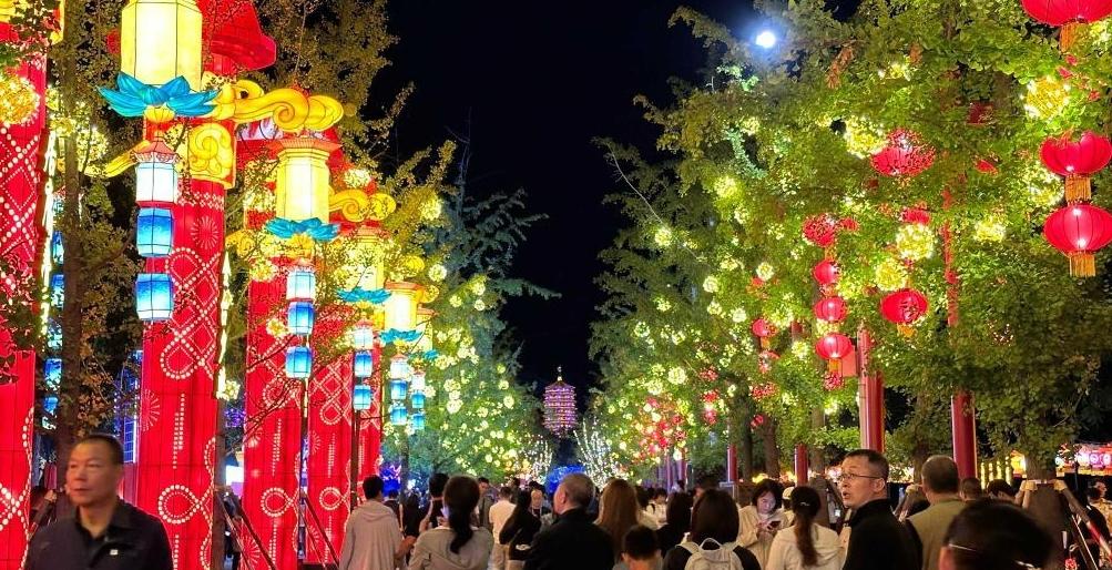 潮體驗(yàn)、微度假、熱IP——中秋節(jié)假期各地消費(fèi)市場掃描