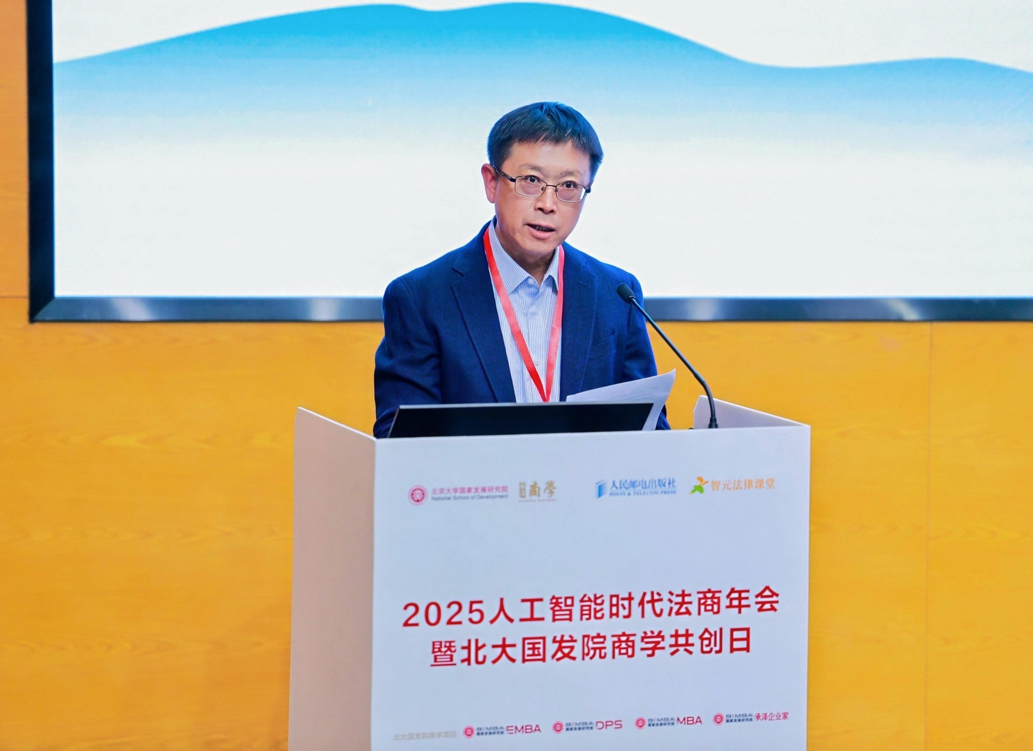 法制日報社編委、法治網(wǎng)總裁萬學(xué)忠在開幕式致辭